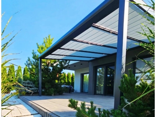 Automatyczne rolety dachowe – Komfortowe zadaszenie tarasu i nowoczesna zabudowa